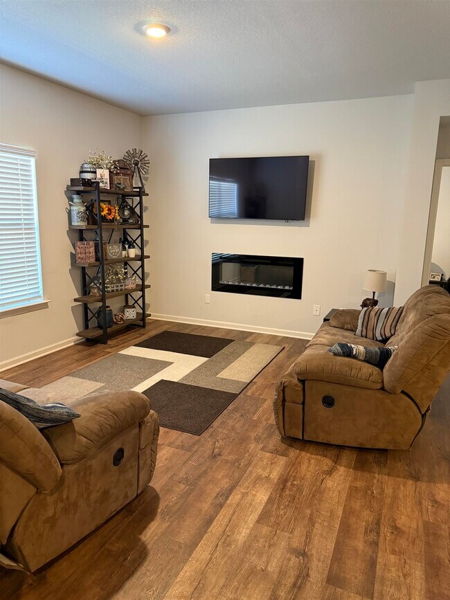 Building Photo - 7968 Hickory Meadow Rd