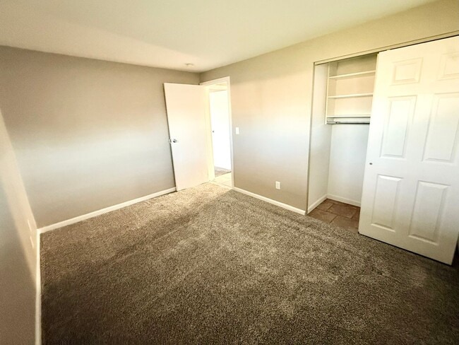 Building Photo - 5137 Mays Ave