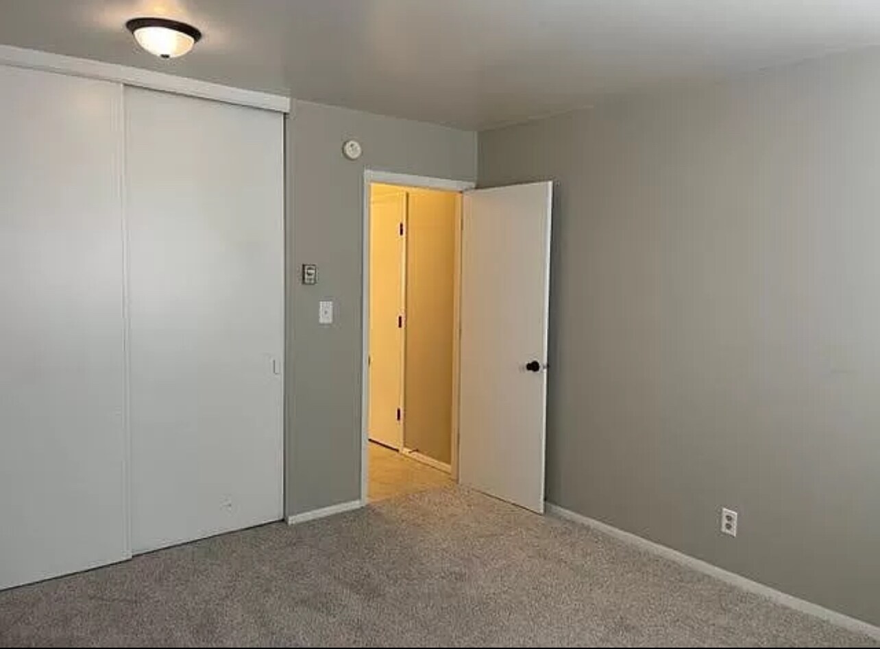 Building Photo - 1016 Legrand Dr