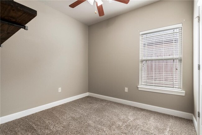 Building Photo - 4402 SW Alfalfa Ave