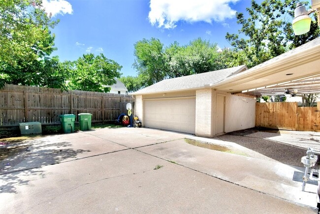 Building Photo - 11806 Braesridge Dr