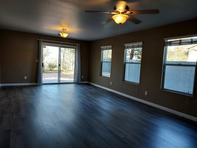 Building Photo - 9564 Fresh Crown Ct