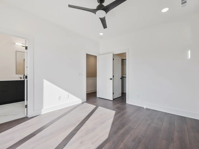 Building Photo - "Spacious 4-Bed Townhouse Oasis in Nashville – 2,500 Sq. Ft. of Modern Comfort!"