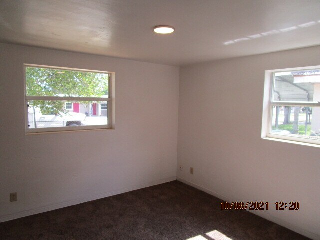 Building Photo - 1262 Essex Rd