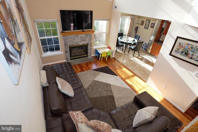 Building Photo - 201 White Pine Ct