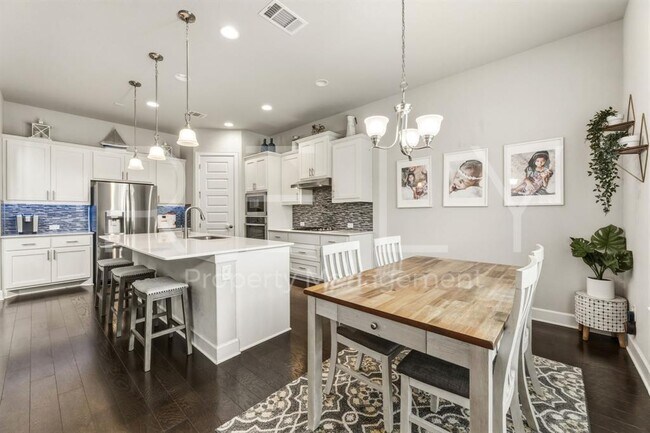 Building Photo - 240 Cross Timbers Dr