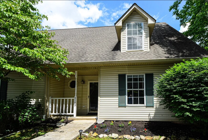 Front - 2103 Creekside Way
