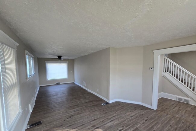 Building Photo - Renovated 3-Bedroom Home – We Welcome Sect...
