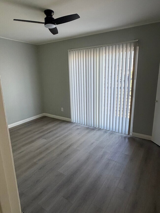 Building Photo - 6928 Woodley Ave