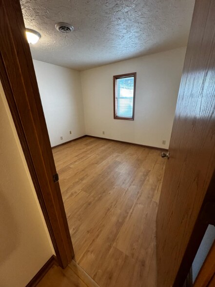 Building Photo - 110 Country Ln
