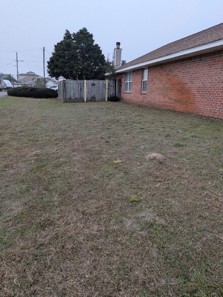 Side yard - 574 Rough Leaf Ln