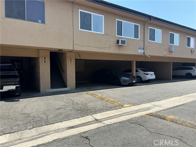 Building Photo - 3060 Vineland Ave