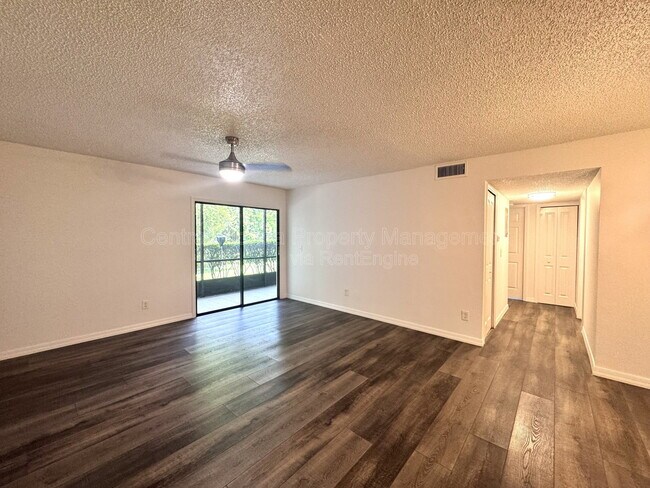 Building Photo - 2452 Oak Park Way
