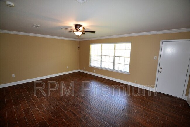 Building Photo - 12299 Sherbrook Dr