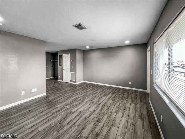 Building Photo - 121 Gordon Ave S