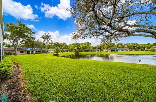 Building Photo - 3611 Oaks Clubhouse Dr