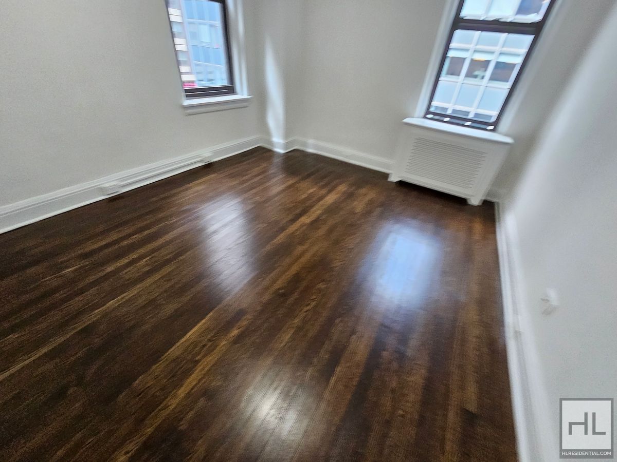 Building Photo - High-Ceiling One-Bedroom with Classic Details Near Grand Central