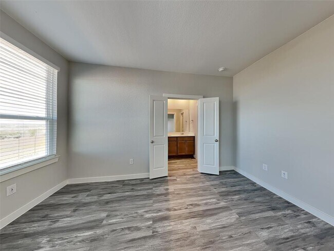Building Photo - 441 Raglands Rd