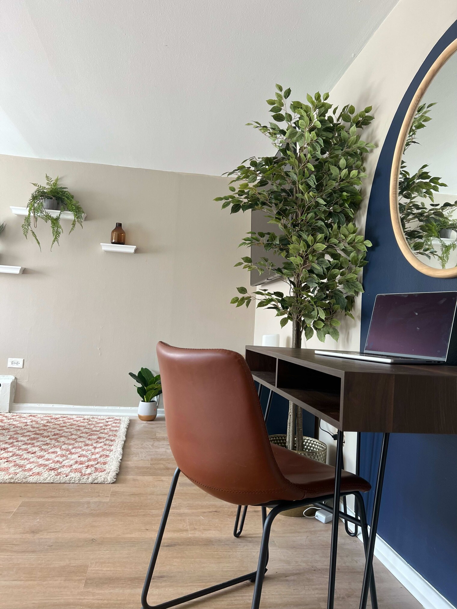 Building Photo - 912 E St Charles Rd