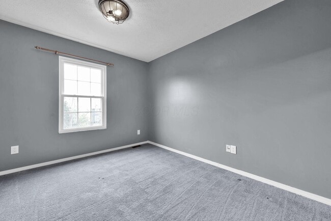 Building Photo - 8690 Kirkland Dr