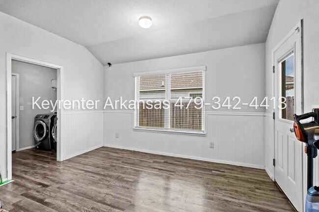 Building Photo - 1600 Edinburgh Dr