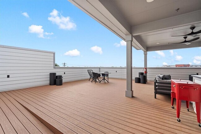 Building Photo - 2220 Webberville Rd