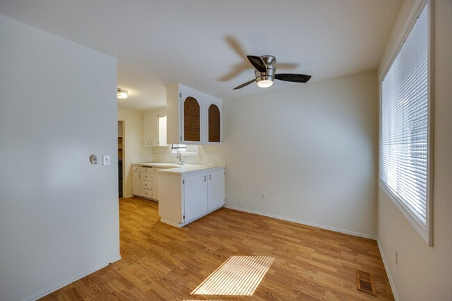 Building Photo - Charming House For Rent in Burien! Full Si...