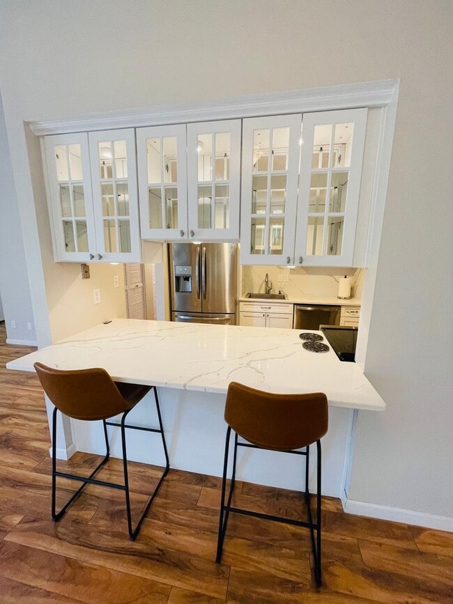 Building Photo - Gorgeous Completely Remodeled Single Story 2bed/2 bath Condo in Davis