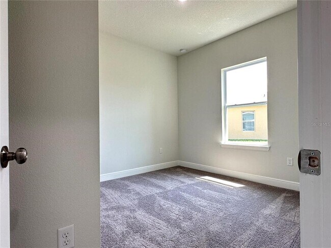 Building Photo - 149 Maple Dr