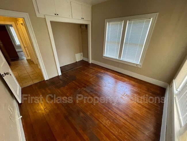 Building Photo - 121 NW 29th St