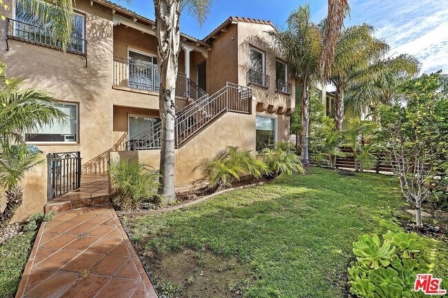 Building Photo - 6113 Cashio St