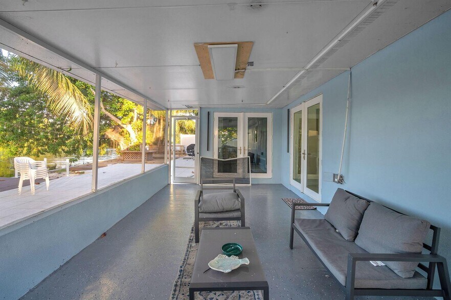 Building Photo - 4400 SW 37th Ave