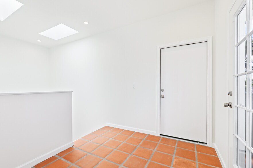 Building Photo - 5232 W 20th St