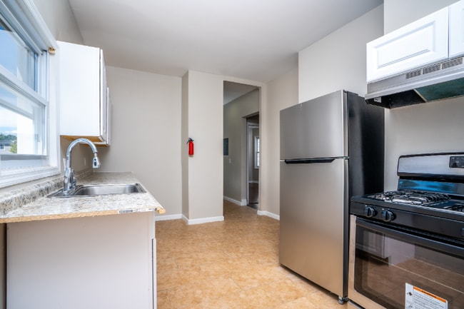 Building Photo - 322-324 S Clinton St