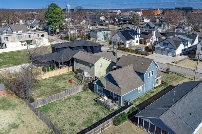 Building Photo - 442 SW Glover St