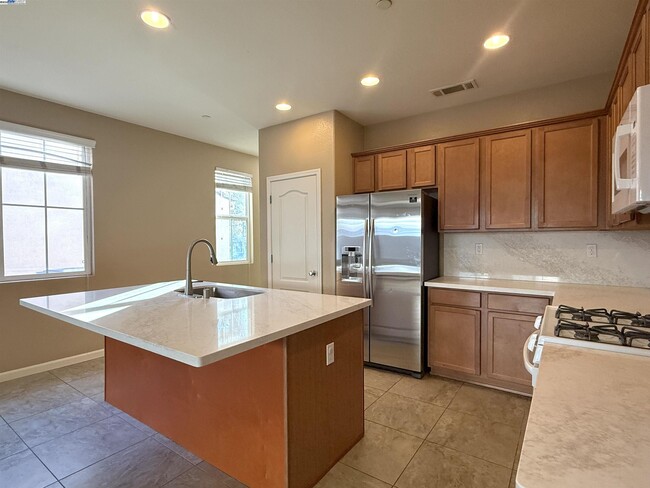 Building Photo - 137 W Questa Trail