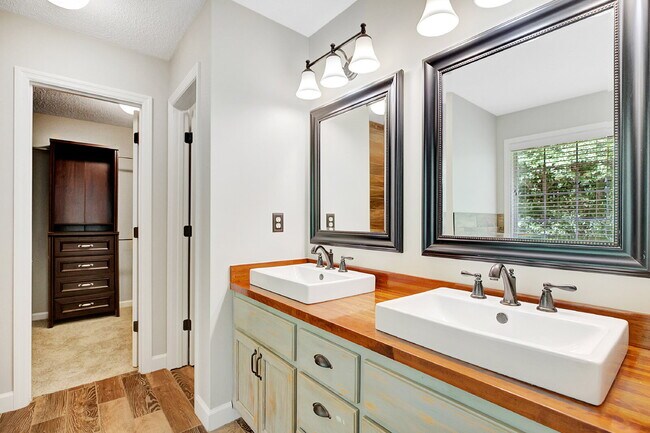 Building Photo - 75 Rock Mill Ct