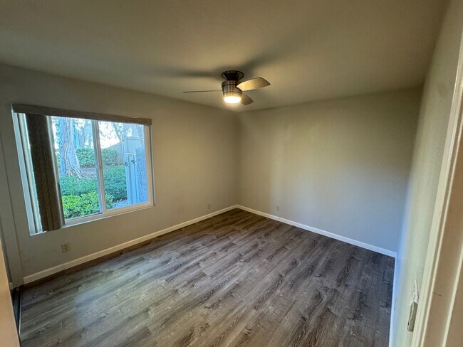 Building Photo - 2Bed - 2Bath ground level