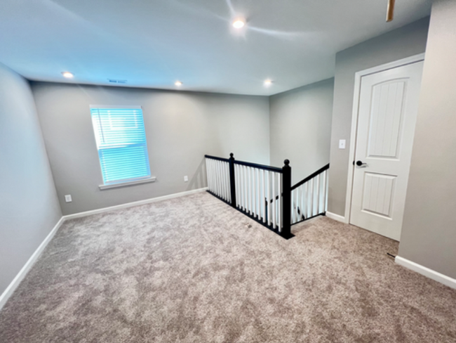 Building Photo - 372 Traminer Wy