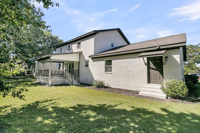 Building Photo - 828 Longbranch Dr