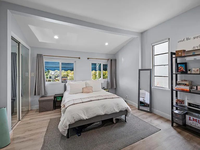 Building Photo - 1005 Hi Point St