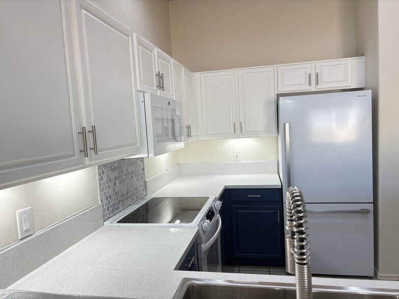 Under cabinet lighting - 8519 E Seabury Ct