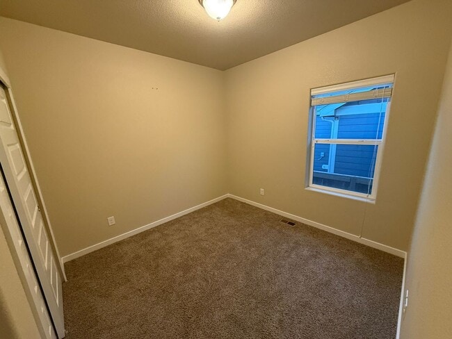 Building Photo - Spacious Modern 5-Bedroom Ranch Home in Hi...