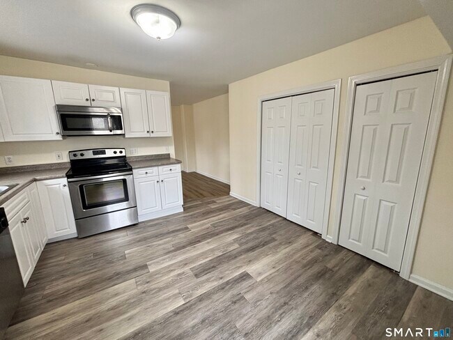 Building Photo - 61 Scotland Ave