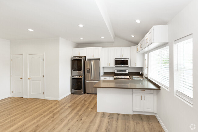Building Photo - 22103 Parthenia St