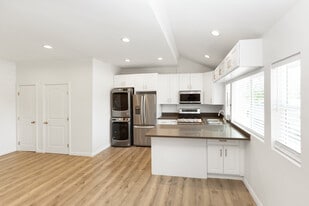 Building Photo - 22103 Parthenia St