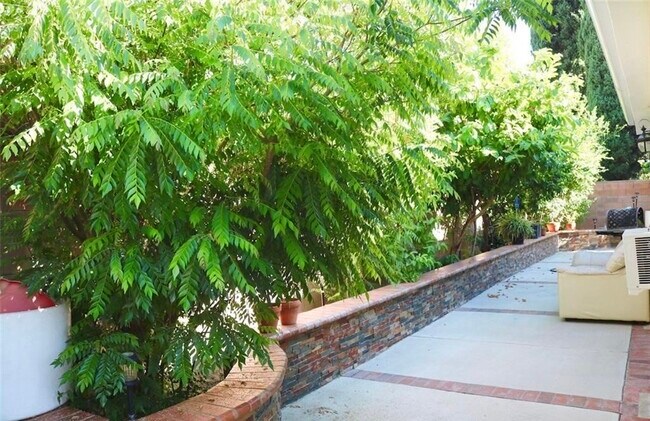 Building Photo - 10638 Balcom Ave