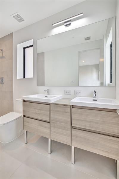 Building Photo - 4208 NE 7th Terrace