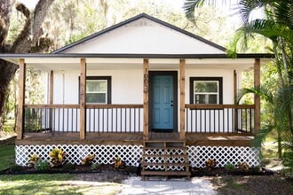 Building Photo - 1003 Cypress Ave