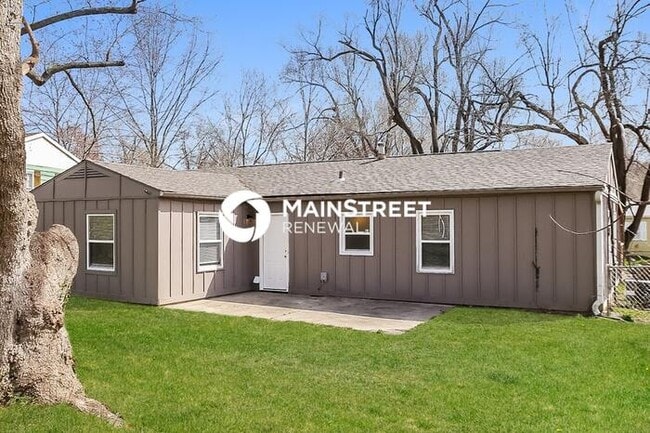 Building Photo - 4 Bedroom Pet-Friendly Home in INDEPENDENCE, MO with Main Street Renewal
